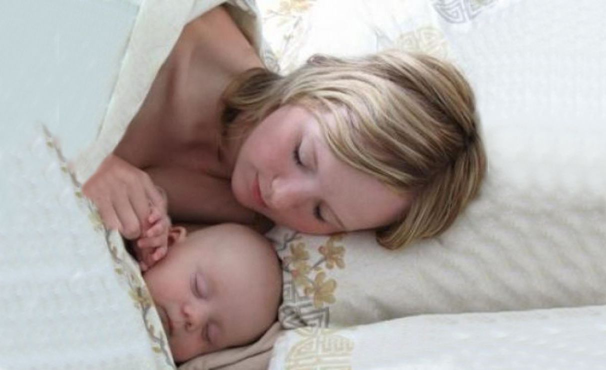 Будут ли мамочки 4. Сладкий сон мамы и ребенка. Спят ли мамы. Может ли ребенок в 2 месяца привыкнуть спать с мамой.